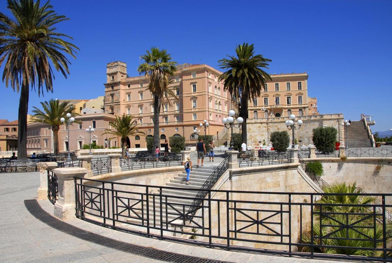 Castello'S Rooms Cagliari Esterno foto